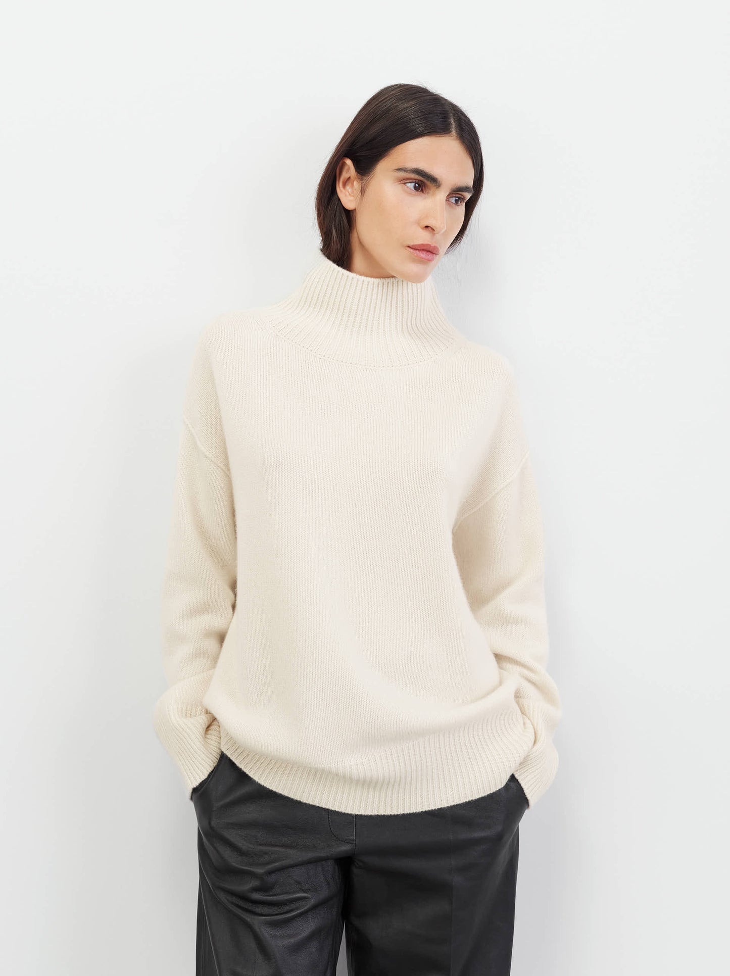 Boyfriend Turtleneck - Feather White