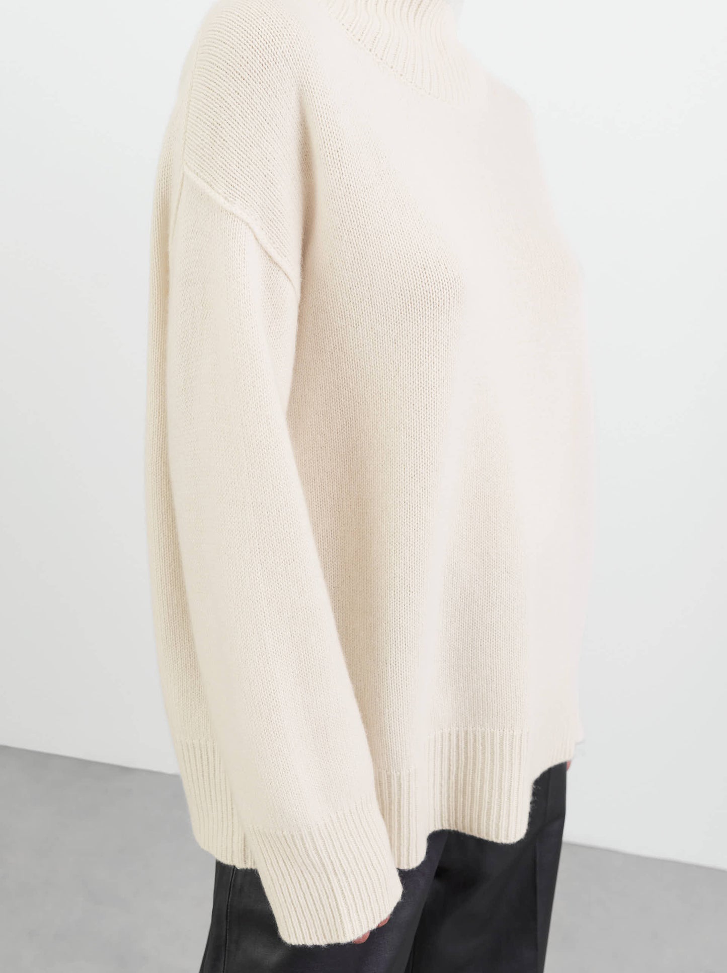 Boyfriend Turtleneck - Feather White