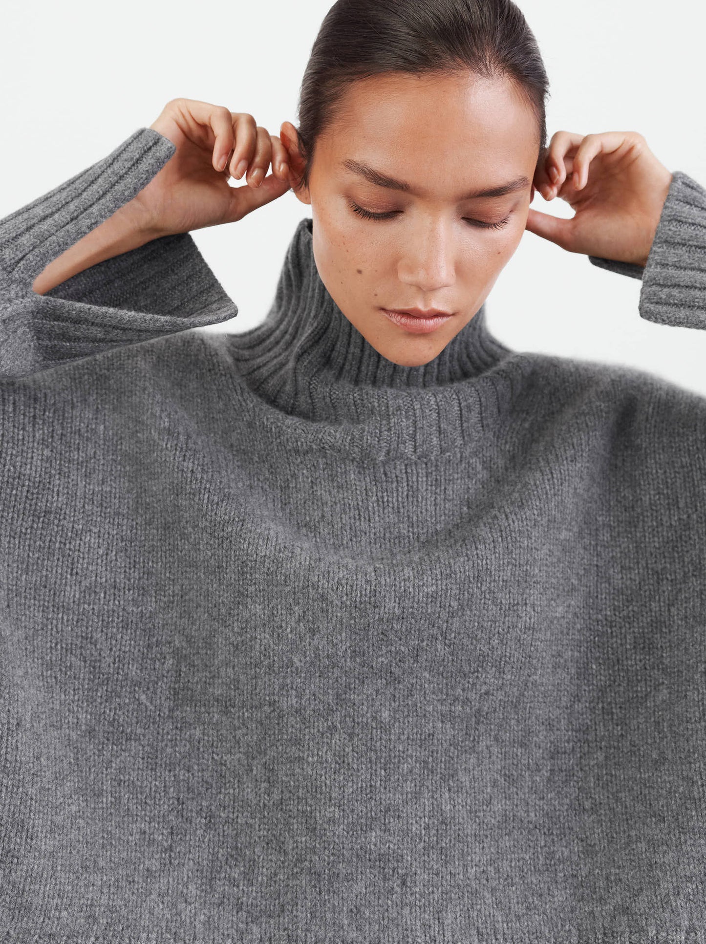 Girlfriend Turtleneck - Grey